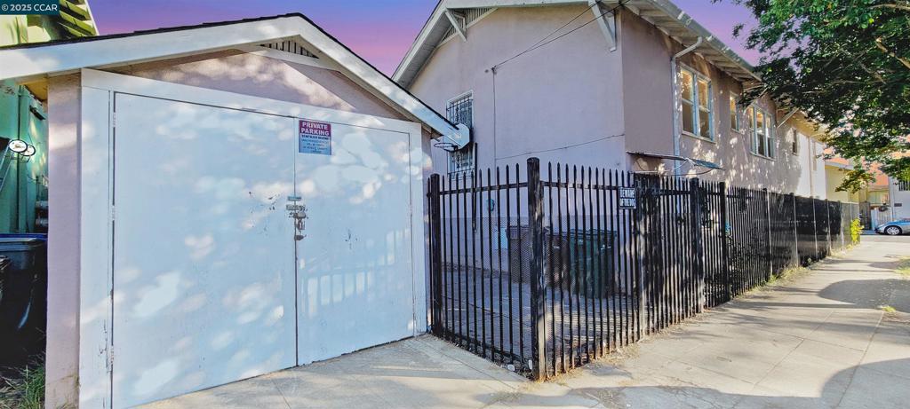OAKLAND - Residential