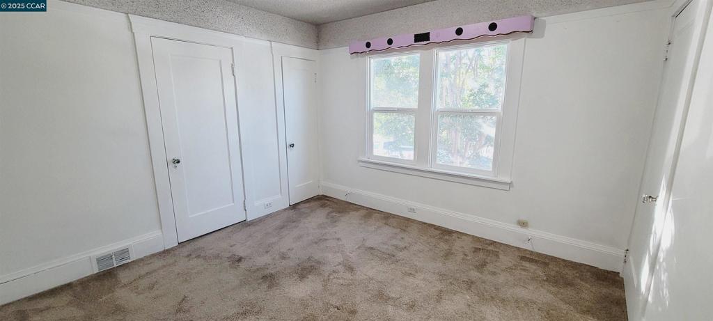 OAKLAND - Residential