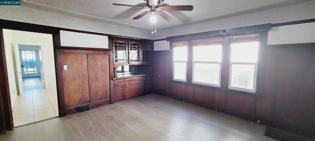OAKLAND - Residential