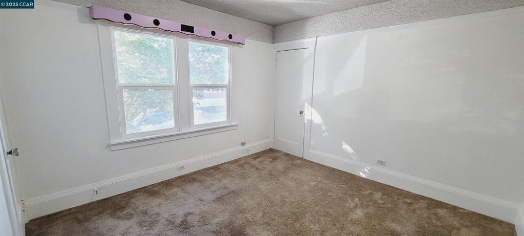OAKLAND - Residential