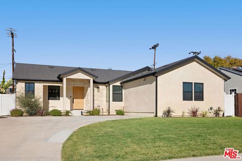 Photo of 20109 Archwood Street, Winnetka, CA 91306 (MLS # 26650015)