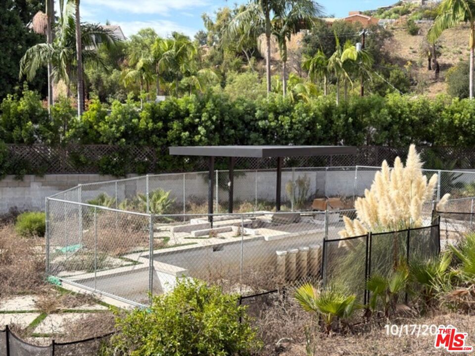 949 Las Lomas Avenue