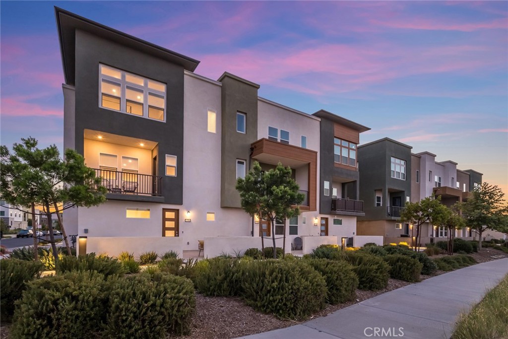 Come see this incredible 3 bedroom 3 bath corner unit townhome in the beautiful Lantana tract of the new Five Points neighborhood! Walk in and experience the luxury of new construction with high ceilings, modern finishes and a ton of windows flooding the space with natural light. You will love the organic and natural esthetic complimented by the gorgeous views of Magic Mountain and the surrounding landscape. Enjoy the large planked wood flooring throughout, inviting paint selections, and multiple outdoor spaces. The kitchen is the center of the home, accented with beautiful granite counters, white shaker cabinetry, stainless steel appliances and a gorgeous chevron subway tile backsplash. The great room is generous in size and is highlighted with beautiful large windows featuring gorgeous Eastern views. The primary suite boasts a large walk in closet, huge ensuite bath with walk in shower and panoramic views of the picturesque neighborhood. The secondary bedrooms share a large Jack and Jill bathroom with each room boasting ample closet space. The entry level room could be used as a gym, home office or game room. Don't miss the convenience of the tankless water heater, recessed lighting, two car attached garage and solar! The HOA includes a pool, spa, recreation center, community garden and parks. Close to award winning schools, shopping and easy access to the freeway.