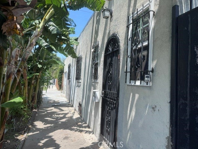 9223 S San Pedro St, Los Angeles, CA 90003