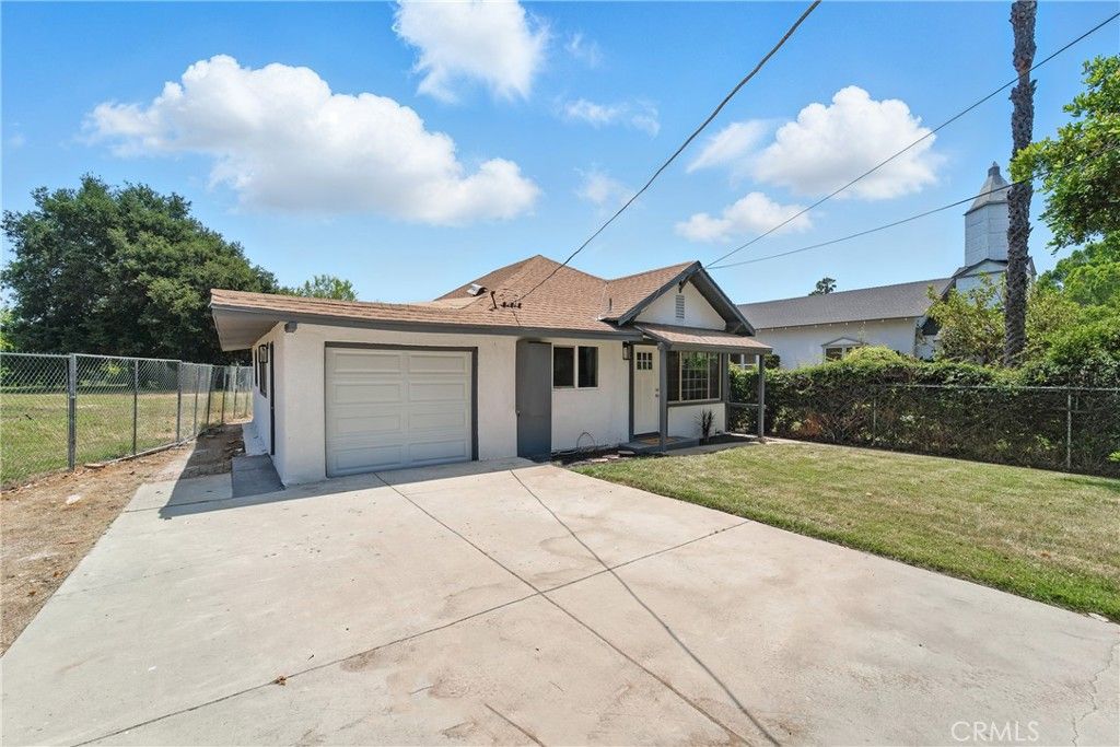 Photo of 236 N Michigan Avenue, Pasadena, CA 91106 (MLS # DW25249336)