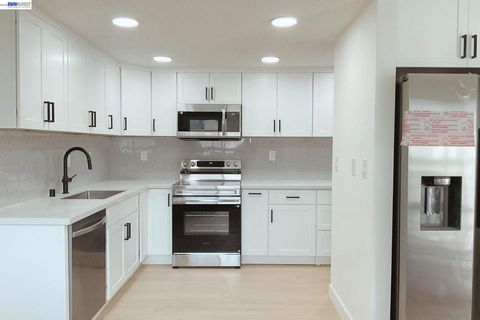 Photo of 3825 Brockton Dr, Pleasanton, CA 94588 (MLS # 41129173)