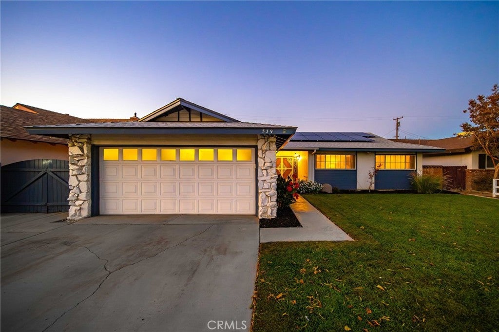 Photo of 539 W Avenue J11, Lancaster, CA 93534 (MLS # SR26224956)