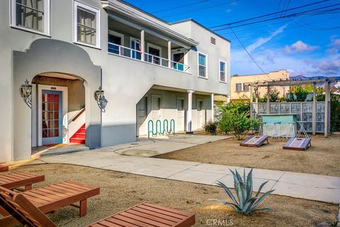 Photo of 107 N Columbus Avenue #A, Glendale, CA 91203 (MLS # SR26065541)