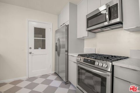 Photo of 405 Shirley Place, Beverly Hills, CA 90212 (MLS # 26673083)