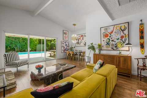 Photo of 6902 Andasol Avenue, Van Nuys, CA 91406 (MLS # 26673395)