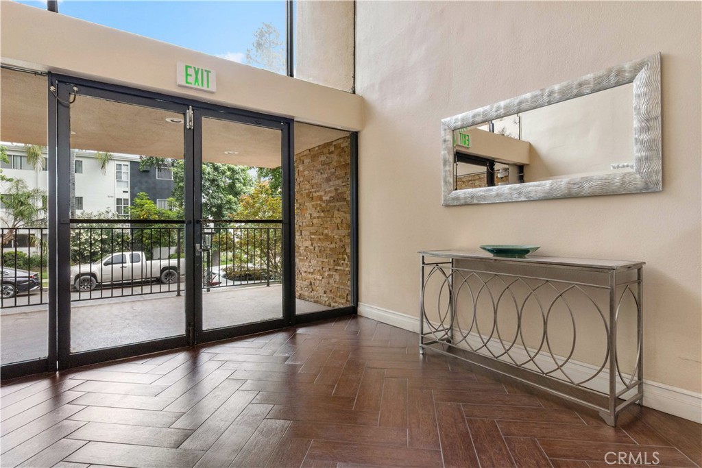 15344 weddington street 304