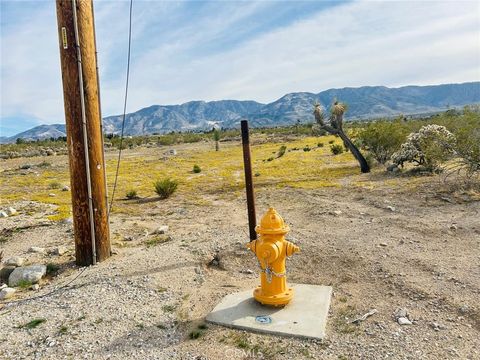 Photo of 32 Amber, Lucerne Valley, CA 92356 (MLS # HD25253926)