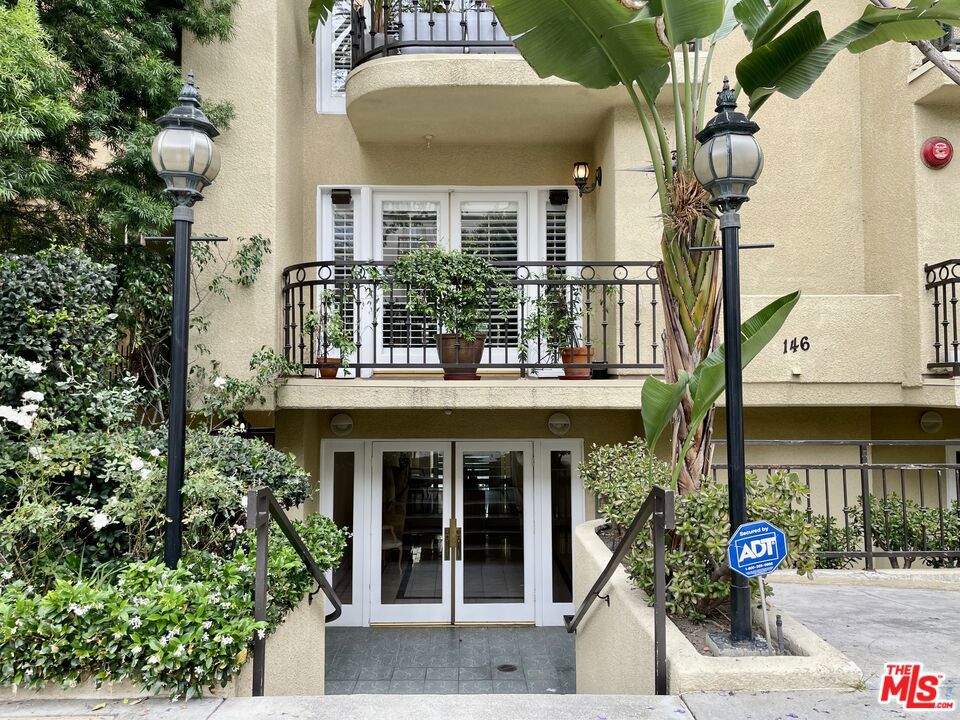 146 S Clark Drive 102