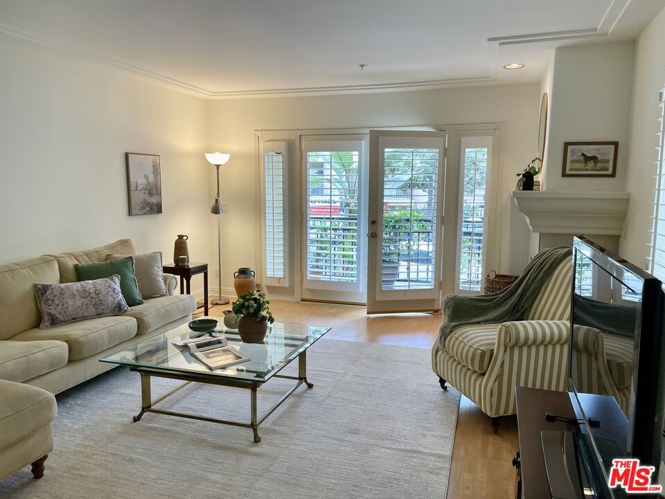 146 S Clark Drive 102