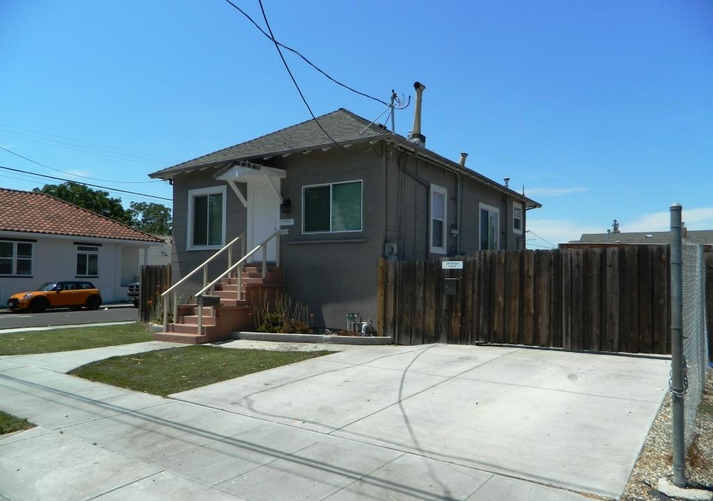 Large 960sf, 2brs/2bath master suite home next to Google San Jose Campus Brand new luxury vinyl prank floors throughout the entire living space. Fully renovated kitchen counter, dish washer, garbage disposal with good cabinet spaces and tile bathrooms. Higher ceilings, central AC and heat for a comfortable home. Energy efficient Home w Dual pane windows & well insulated ceilings/walls. Inside Laundry. Electrical Vehicle charger. Near San Jose Diridon Caltrain Station neighborhood, Downtown, and Willow Glen area. Close to The Alameda, Whole Food, midtown, SAP Center (HP Pavilion), and San Jose Downtown. Easy access to 280/87 and VTA transportation. Cal Train, Light rail and public transport. A great home and a must see!!!.