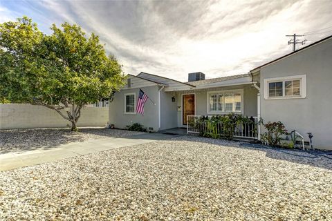 Photo of 12156 Vanowen Street, North Hollywood, CA 91605 (MLS # GD26041103)