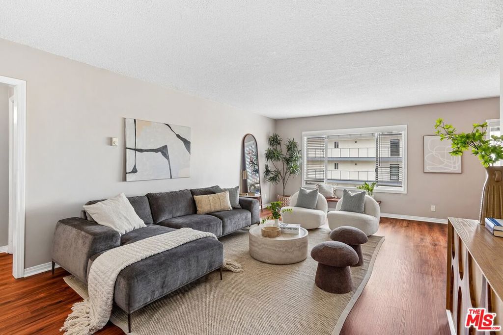 2002 4th Street 208, Santa Monica CA 90405