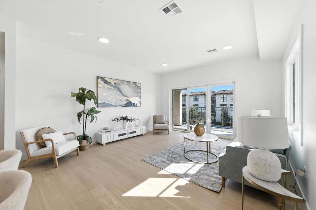 560 El Camino Real 201