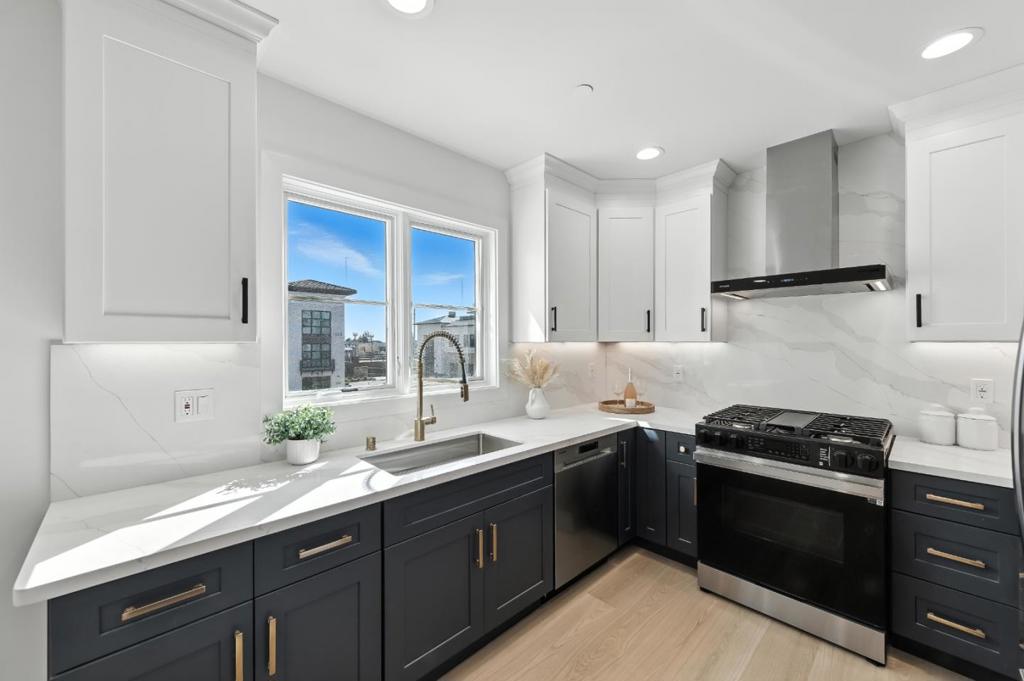 560 El Camino Real 201