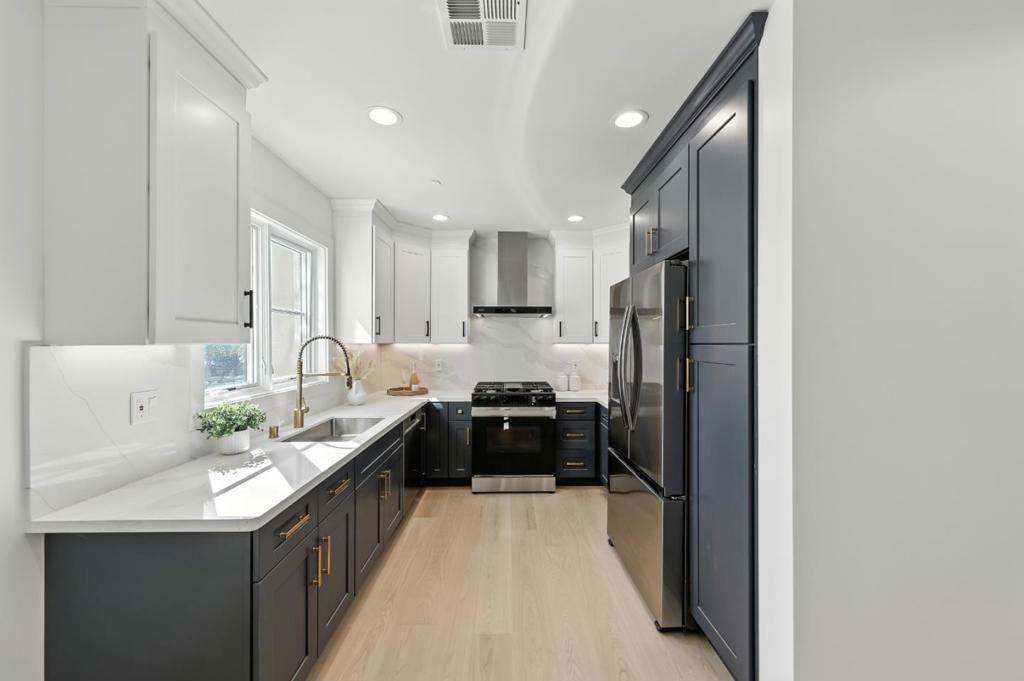 560 El Camino Real 201