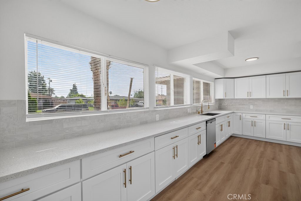 932 N Encina