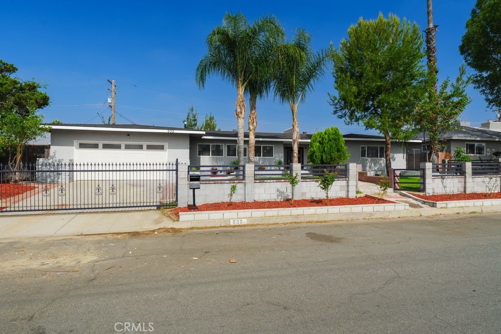 932 N Encina