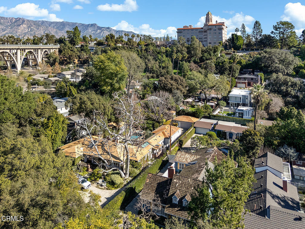 166 S Arroyo Boulevard