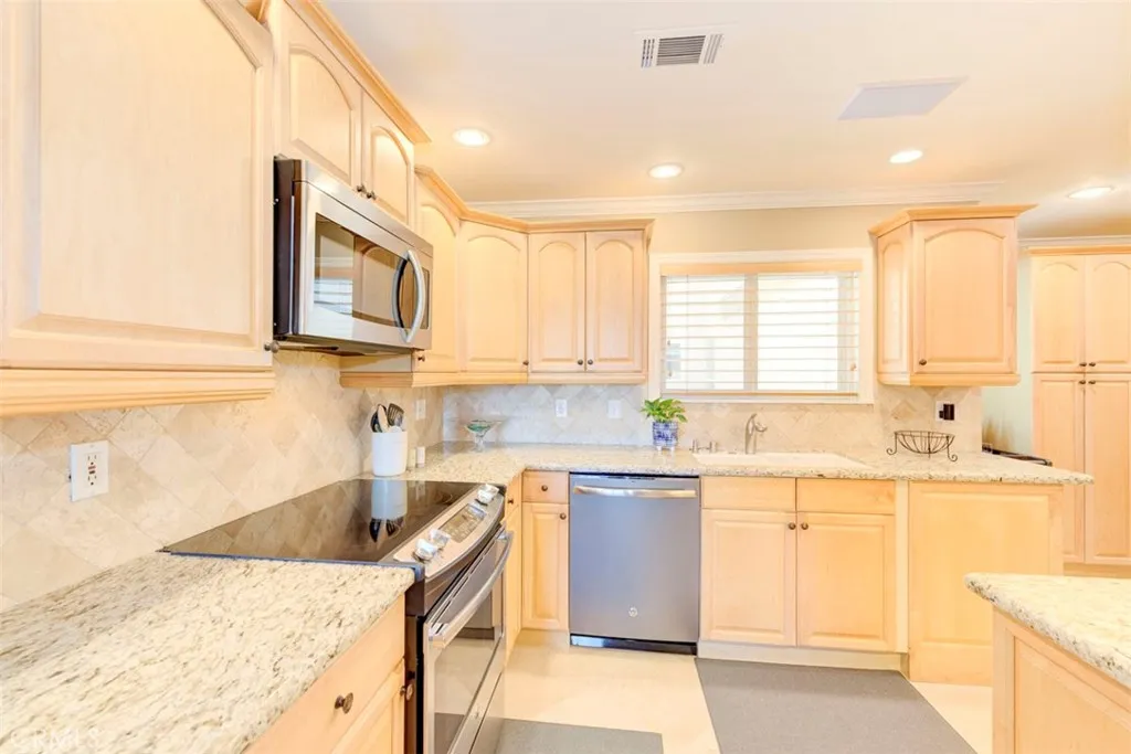 Laguna Woods, California 92637, United States, 3 Bedrooms Bedrooms, ,2 BathroomsBathrooms,Residential,Active,167807