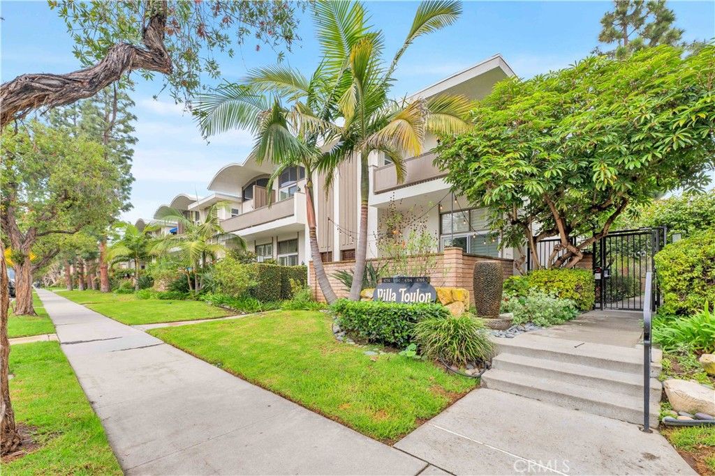 Photo of 4758 La Villa Marina #J, Marina Del Rey, CA 90292 (MLS # SB26003638)