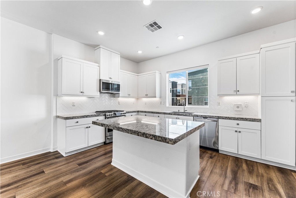 27568 Heron Pl