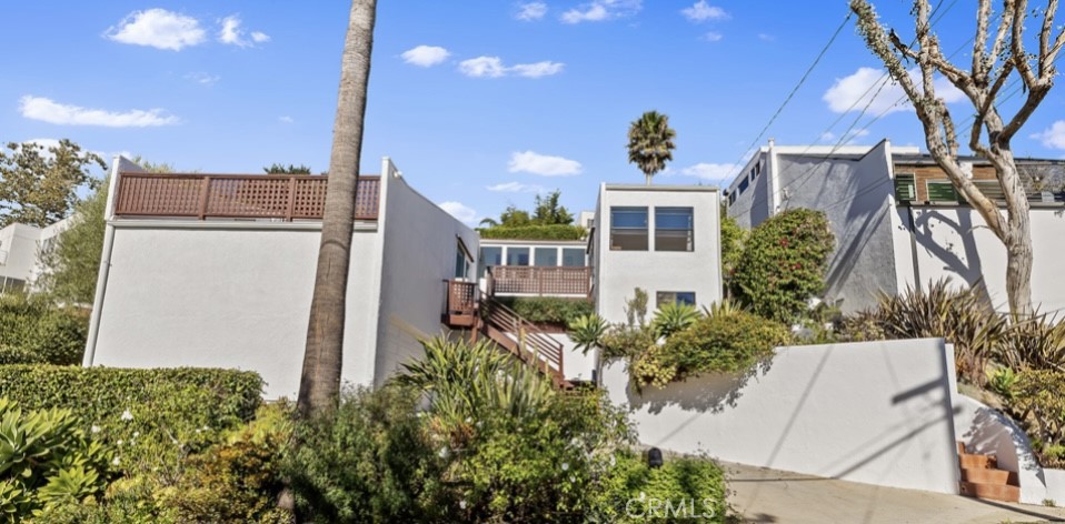 Charming 2-bedroom, den, and 2-bath home with serene ocean/canyon views in Malibu’s sought-after El Nido neighborhood, about eight minutes from PCH and the beach. Offering 1,432 sq ft of living space, this inviting residence features open living areas filled with natural light, a flexible den/office for remote work or creative use, and a spacious primary suite. Large windows and two large patios frame ocean and mountain vistas and provide endless opportunities on approximately 560 sq. ft. for entertaining, creating an ideal indoor-outdoor flow.
Located in the heart of El Nido, residents enjoy access to Solstice Canyon hiking trails, nearby beaches including Corral and Malibu Lagoon, and local favorites such as Malibu Seafood and Geoffrey’s along Pacific Coast Highway. The home is also served by highly rated schools including Webster Elementary, Malibu Middle, and Malibu High. A rare opportunity to own a coastal retreat with both comfort and lifestyle in one of Malibu’s most desirable and affordable neighborhoods.