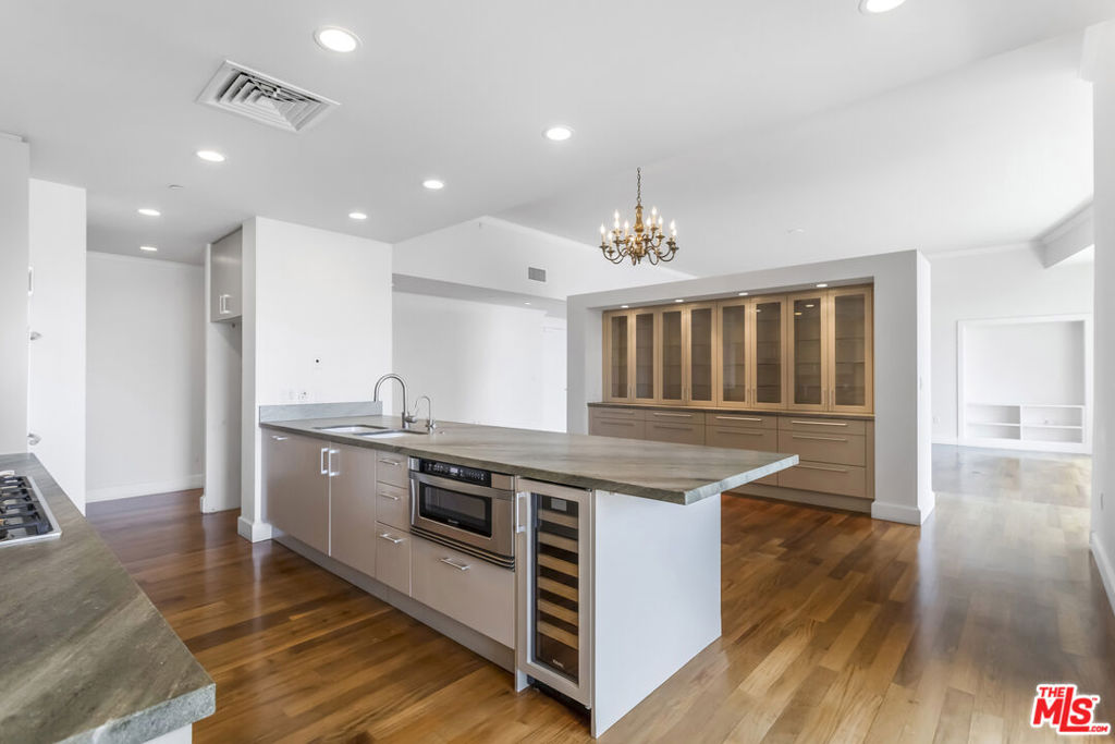 1 W Century Drive 19B