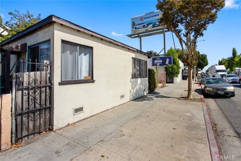 Photo of 5929 Florence Avenue, Bell Gardens, CA 90201 (MLS # DW26213332)