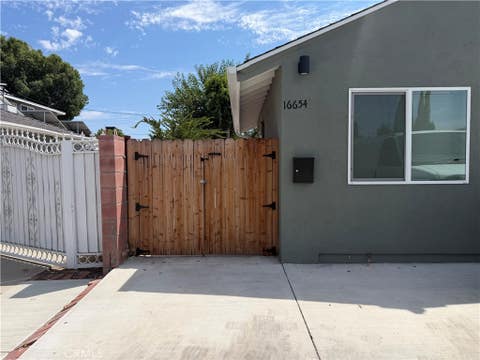 Photo of 16654 Horace Street St, Granada Hills, CA 91344 (MLS # SR26175644)