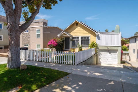 Photo of 225 N Juanita AVE, Redondo Beach, CA 90277 (MLS # SB26154611)