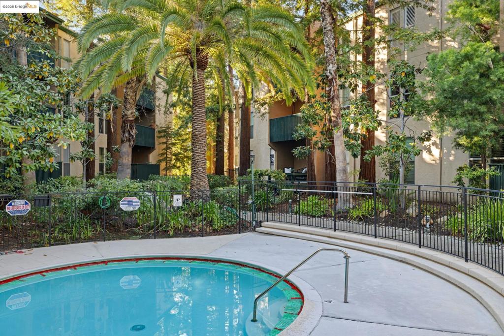 GREENWOOD CONDOS - Residential