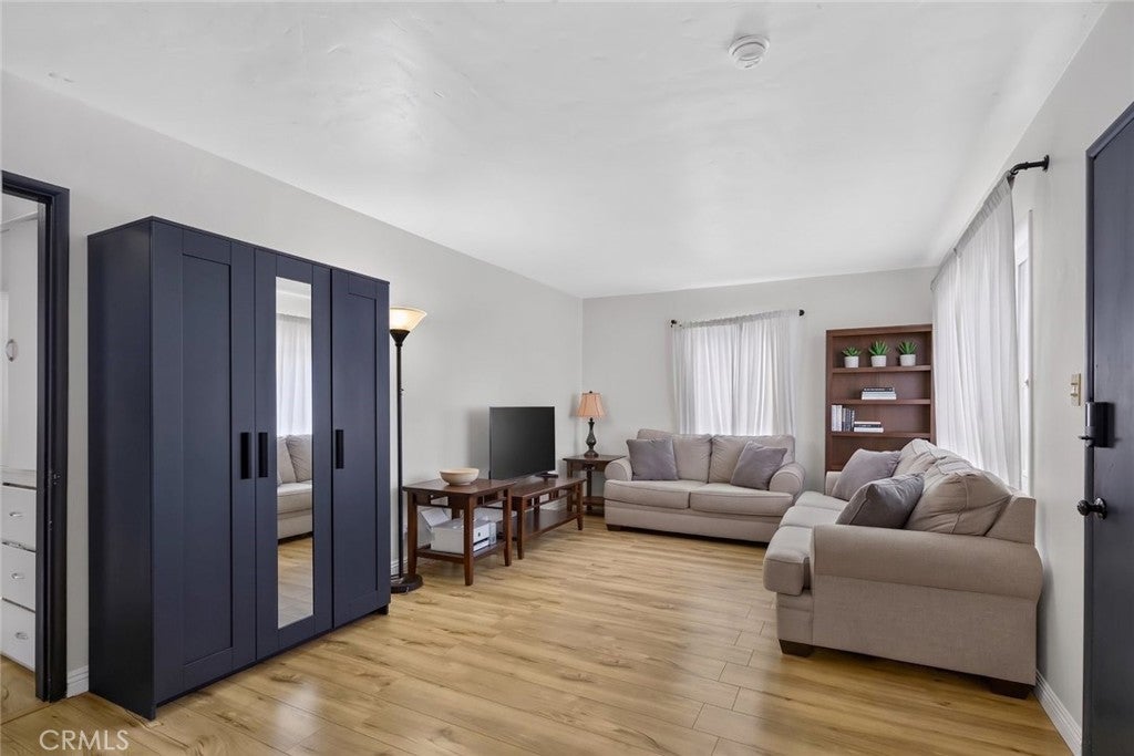 1530 W 81st Street