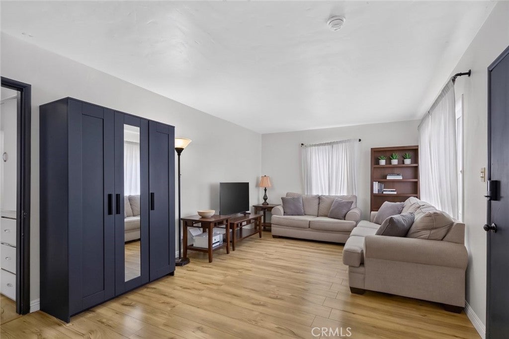 1530 W 81st Street