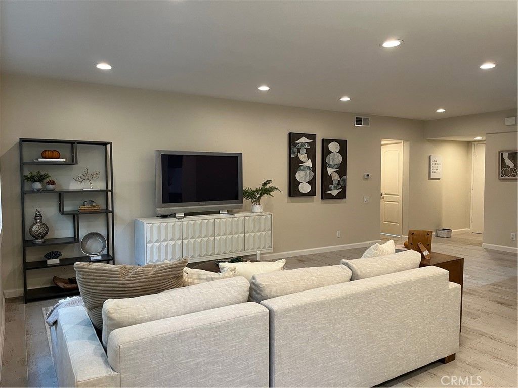 Photo of 1025 N Kings Road #105, West Hollywood, CA 90069 (MLS # OC25216442)