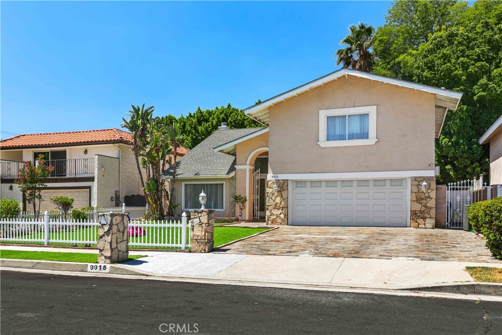 Welcome to this beautiful 5-bedroom, 3.5-bathroom pool home located on a quiet cul-de-sac in one of Chatsworth’s most desirable neighborhoods. This property offers a perfect blend of comfort and entertainment, featuring a sparkling pool, relaxing spa, and a spacious backyard designed for gatherings and outdoor living.
Inside, you’ll find a formal living room with soaring vaulted ceilings, a formal dining room, and a bright kitchen with sliding doors that open directly to the backyard oasis. The home also includes a two-car attached garage with direct access.
Conveniently located near scenic hiking trails, shopping, and the newly developed Vineyards at Porter Ranch, this residence combines lifestyle and location in one remarkable opportunity.