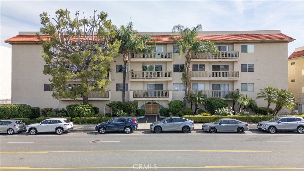 Photo of 5400 Lindley Avenue #221, Encino, CA 91316 (MLS # GD26035713)