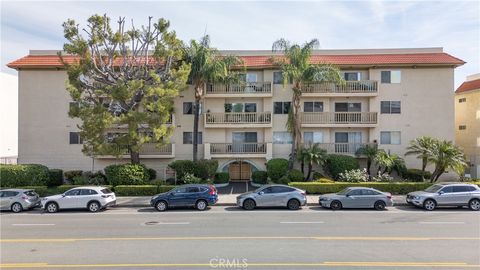 Photo of 5400 Lindley Avenue #221, Encino, CA 91316 (MLS # GD26035713)