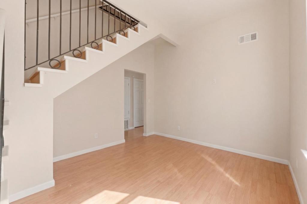 325 E Saint John Street