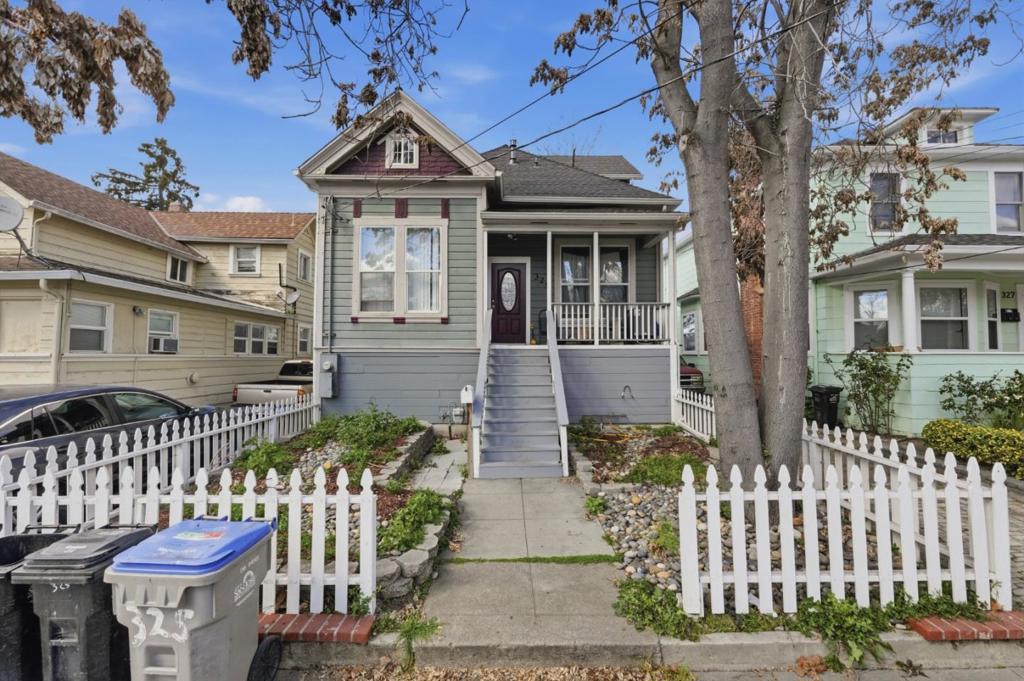 325 E Saint John Street