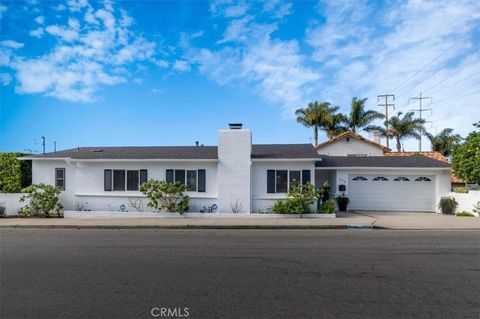 Photo of 3619 N Poinsettia Avenue, Manhattan Beach, CA 90266 (MLS # SB25271432)