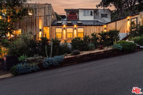 Photo of 8550 Ridpath Drive, Los Angeles, CA 90046 (MLS # 26866555)