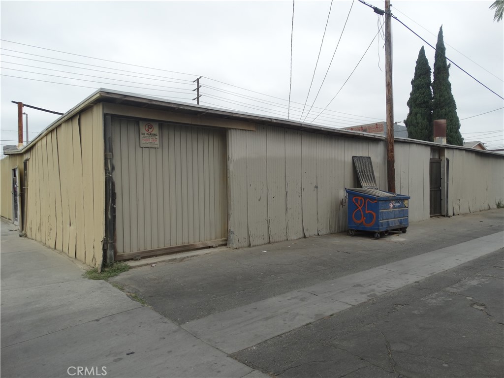 8132 S Central Avenue