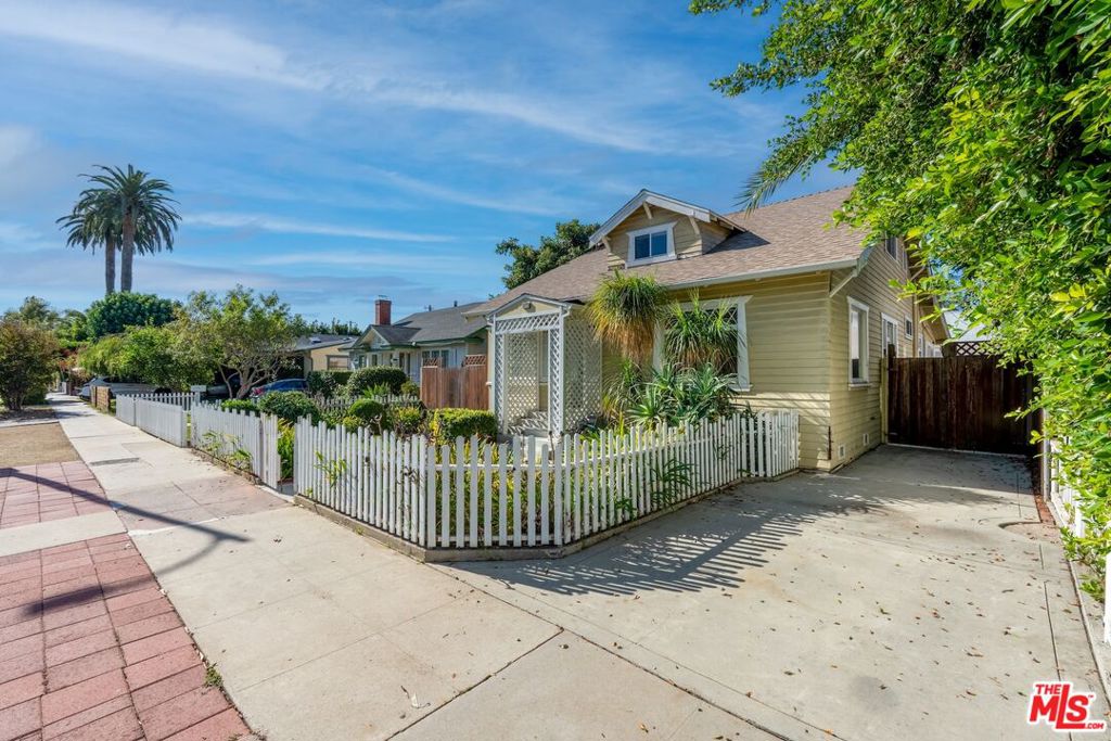 2421 Glyndon Avenue