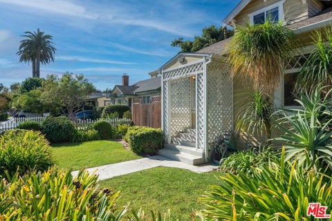 Photo of 2421 Glyndon Avenue, Venice, CA 90291 (MLS # 26101966)