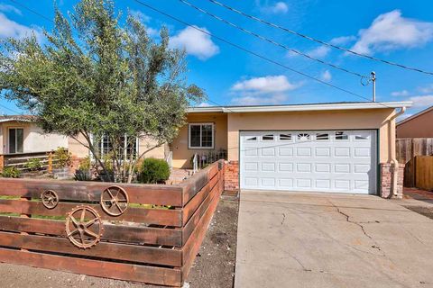 Photo of 18434 18434 Hunter Ave Ave, San Lorenzo, CA 94541 (MLS # 41124260)